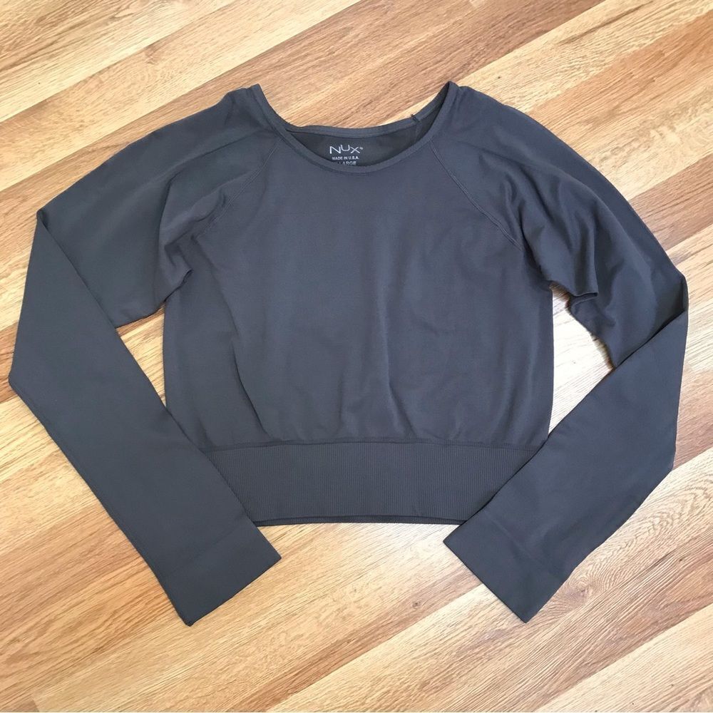 NUX Gray Long Sleeve Crop Top